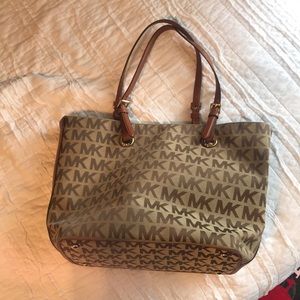 PERFECT CONDITION MK PURSE